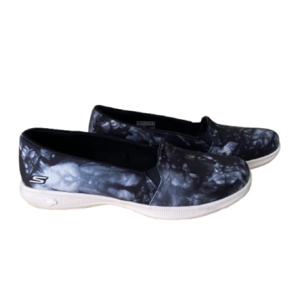 Women’s Skechers Goga Mat Tie-Dye Sneakers